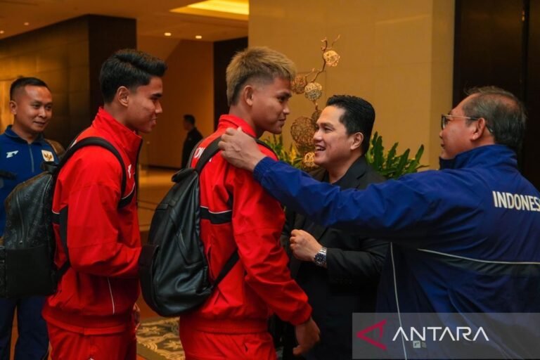 Ketua Umum PSSI Memberangkatkan Timnas Indonesia ke Australia