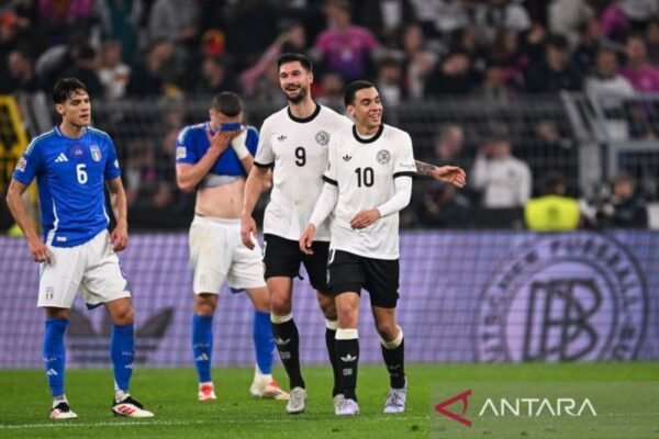 Alternatif judul untuk "Nagelsmann: Ini permainan Jerman terbaik selama saya melatih" bisa menjadi:

"Nagelsmann: Pertunjukan Terbaik Tim Jerman di Bawah Kepemimpinanku" 

atau

"Nagelsmann: Performa Gemilang Tim Jerman dalam Karier Pelatihku" 

Apakah ada yang ingin Anda ubah atau tambahkan?