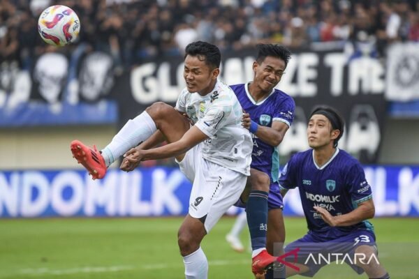 Persita Serrap Persib dalam Drama Empat Gol