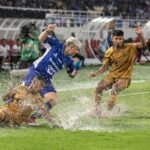 Berikut beberapa alternatif judul untuk "PSIM Pertimbangkan Stadion Manahan Jadi Kandang Alternatif":

1. "PSIM: Stadion Manahan Sebagai Opsi Kandang Baru"
2. "Kandang Alternatif: PSIM Tinjau Stadion Manahan"
3. "PSIM Pikirkan Stadion Manahan Sebagai Markas Baru"
4. "Stadion Manahan, Pilihan Kandang Baru untuk PSIM"
5. "PSIM Evaluasi Stadion Manahan untuk Jadi Kandang Sementara"
6. "Stadion Manahan: Kandang Potensial bagi PSIM"
7. "PSIM Menilai Stadion Manahan Sebagai Base Camp Baru"
8. "PSIM dan Stadion Manahan: Alternatif Kandang yang Dijajaki"

Semoga salah satu judul di atas sesuai dengan kebutuhan Anda!