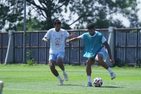 Adam Alis: Mentalitas Persib Memulai Kebangkitan Menjelang Pertandingan Melawan PSBS Biak