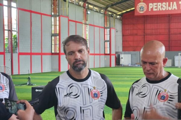 Tentu! Berikut beberapa alternatif judul untuk "Mauricio Souza Soroti Jadwal Tandang Persija":

1. "Mauricio Souza Mengungkap Strategi Tandang Persija"
2. "Analisis Jadwal Tandang Persija oleh Mauricio Souza"
3. "Mauricio Souza Fokus pada Tantangan Jadwal Tandang Persija"
4. "Sorotan Mauricio Souza terhadap Jadwal Tandang Persija"
5. "Jadwal Tandang Persija: Pandangan dari Mauricio Souza"
6. "Mauricio Souza Bahas Rencana Tandang Persija Selanjutnya"
7. "Tinjauan Mauricio Souza Terhadap Jadwal Tandang Tim Persija"

Semoga bermanfaat!