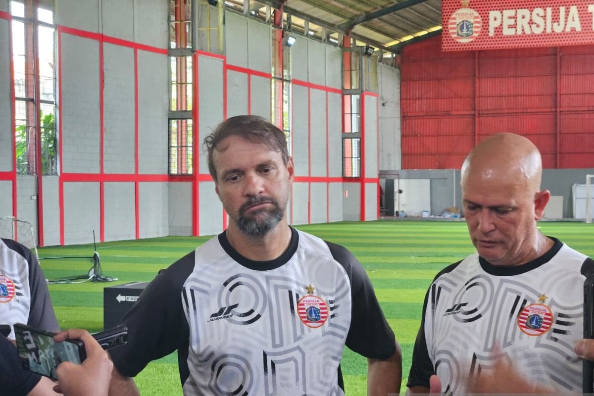 Tentu! Berikut beberapa alternatif judul untuk "Mauricio Souza Soroti Jadwal Tandang Persija":

1. "Mauricio Souza Mengungkap Strategi Tandang Persija"
2. "Analisis Jadwal Tandang Persija oleh Mauricio Souza"
3. "Mauricio Souza Fokus pada Tantangan Jadwal Tandang Persija"
4. "Sorotan Mauricio Souza terhadap Jadwal Tandang Persija"
5. "Jadwal Tandang Persija: Pandangan dari Mauricio Souza"
6. "Mauricio Souza Bahas Rencana Tandang Persija Selanjutnya"
7. "Tinjauan Mauricio Souza Terhadap Jadwal Tandang Tim Persija"

Semoga bermanfaat!