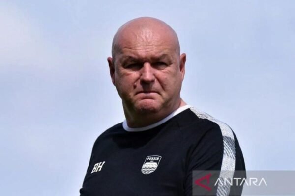 Bojan Hodak Ajak Persib Bandung Fokus ke Depan, Lupakan Kemenangan atas Bali United