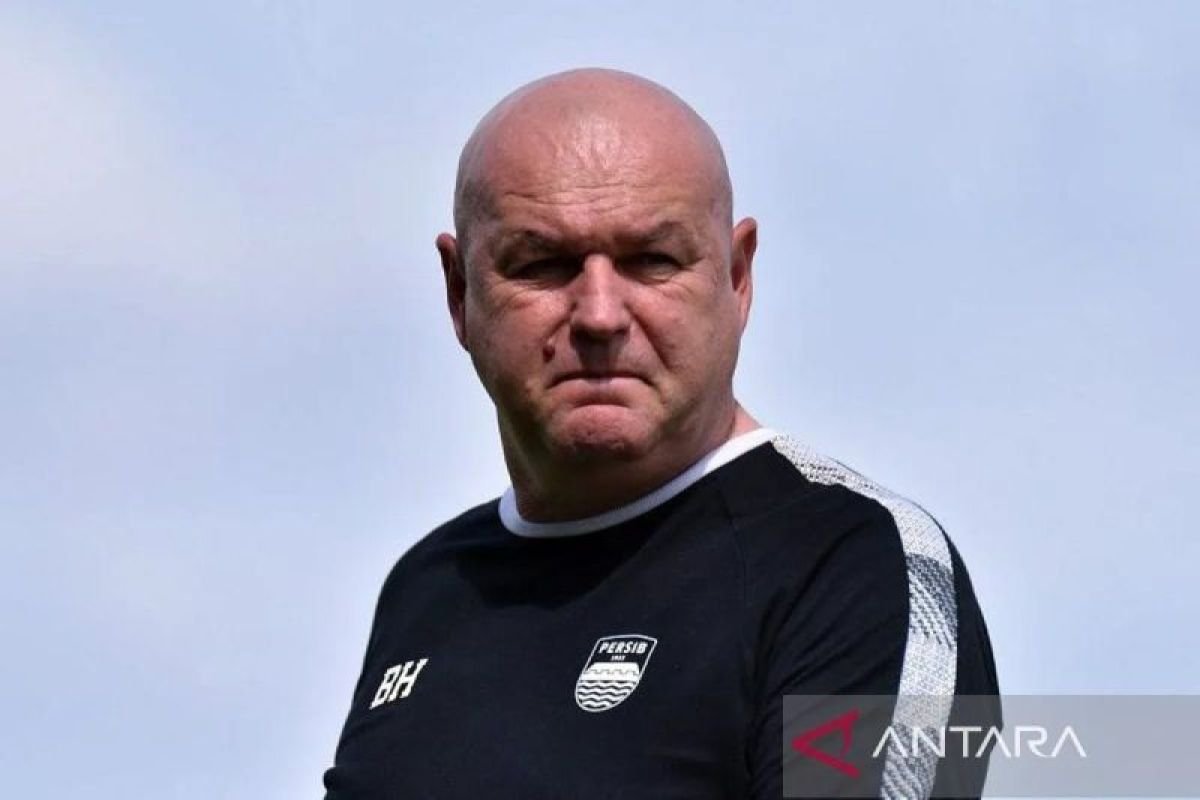 Bojan Hodak Ajak Persib Bandung Fokus ke Depan, Lupakan Kemenangan atas Bali United