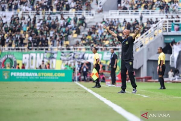 Pelatih Persebaya Menyatakan Kekecewaan Usai Pertandingan Imbang 1-1 Melawan Arema FC