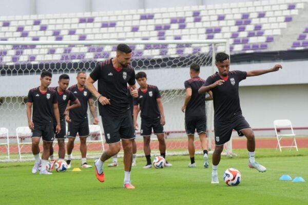 Tantangan Hendri: Dedikasi Tinggi untuk Hasil Positif Melawan Persita