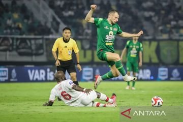Persebaya Tundukkan Persis Solo dengan Skor Tipis 2-1