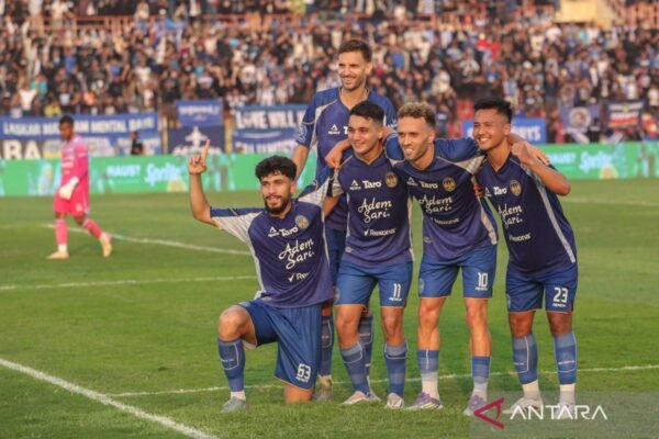 Van Gastel Rayakan Kemenangan PSIM atas Bhayangkara FC