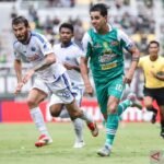 Persebaya dan Arema FC Selesaikan Pertandingan dengan Imbang di GBT Surabaya