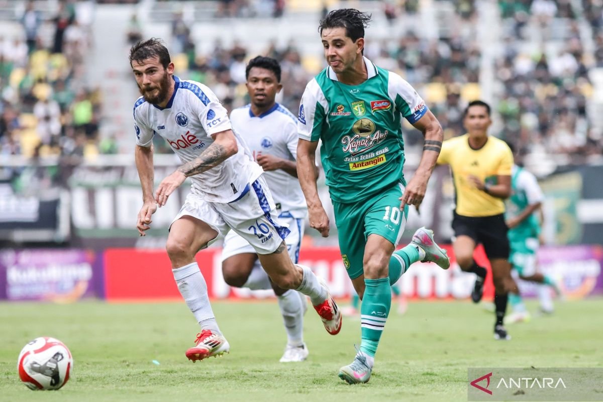Persebaya dan Arema FC Selesaikan Pertandingan dengan Imbang di GBT Surabaya